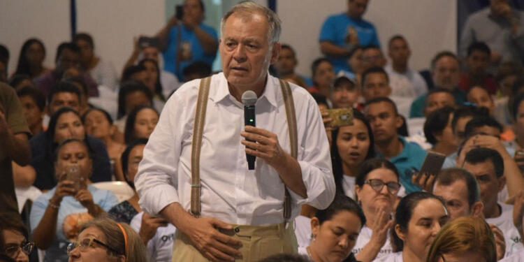 El exprocurador Alejandro Ordóñez, en medio de polémica por su designación como embajador