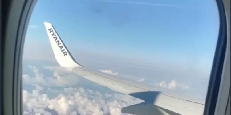 El hombre es un pasajero del vuelo 6509 de Fuzhou Airlines.