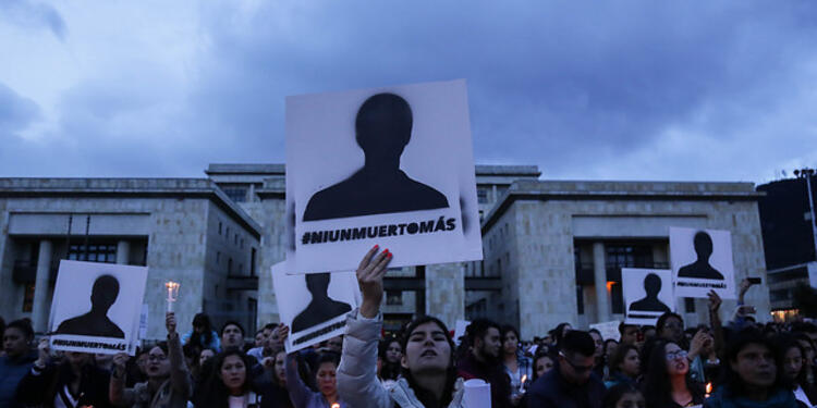 Velatón por asesinatos de los líderes sociales en Colombia Velatón por asesinatos de los líderes sociales en Colombia