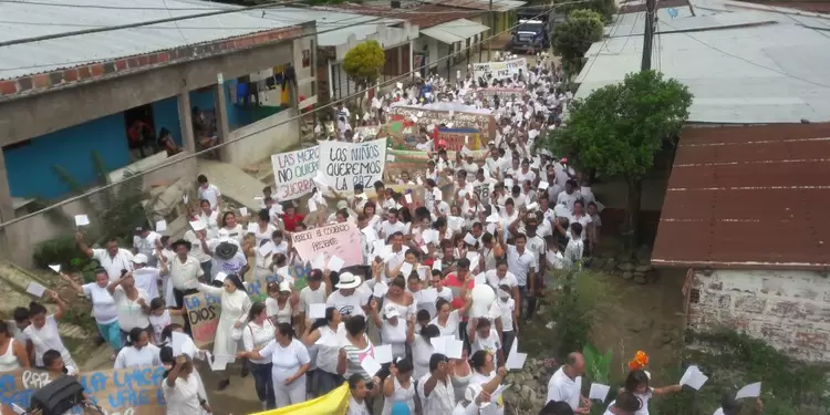 Marcha de la comunidad del Corregimiento de La Gabarra en Tibú, ante conflicto armado en la zona del Catatumbo