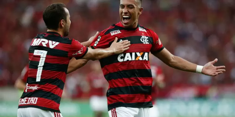 Fernando Uribe marcó su primer gol con Flamengo en la Serie A de Brasil