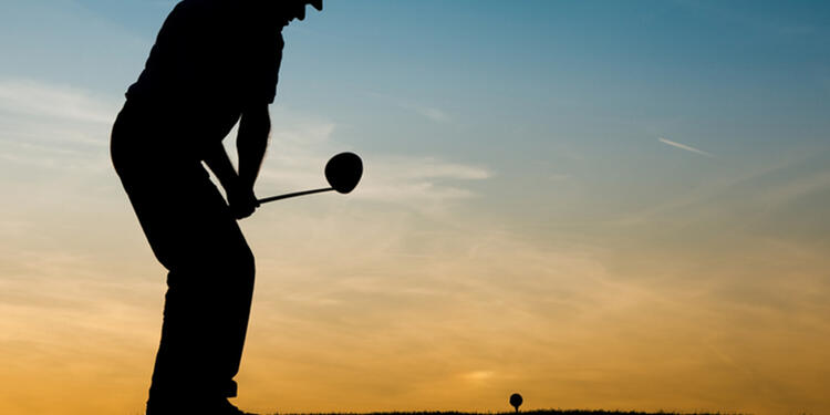 Un golfista en acción en un campo de juego de Florida (Estados Unidos)