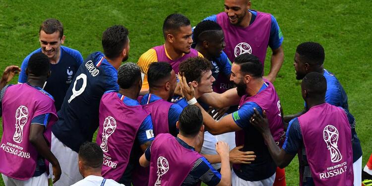 Benjamin Pavard celebrando su gol ante Argentina en Rusia 2018