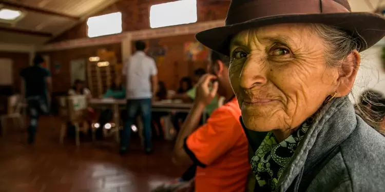 Una habitante de Tasco (Boyacá) votando en la jornada de revocatoria de Nelson Javier García Castellanos