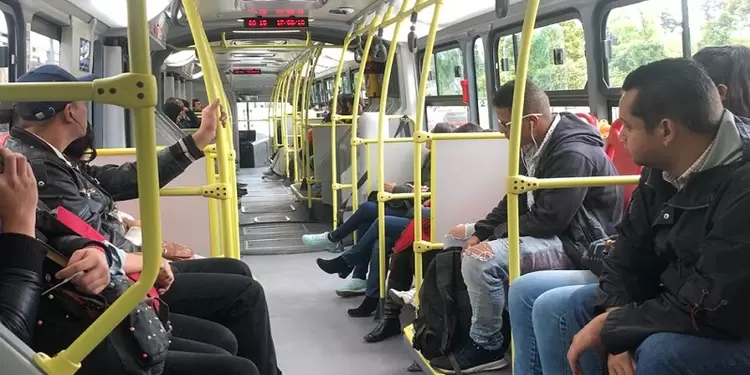 Interior de articulado de Transmilenio