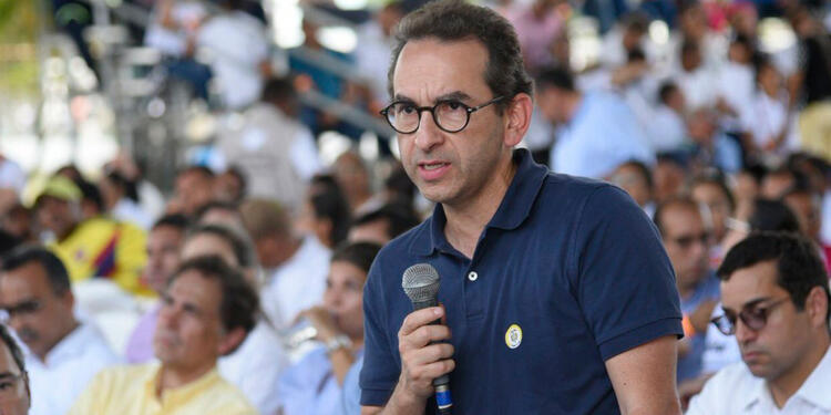 Andrés Valencia, ministro de Agricultura, en San Jacinto (Bolívar)