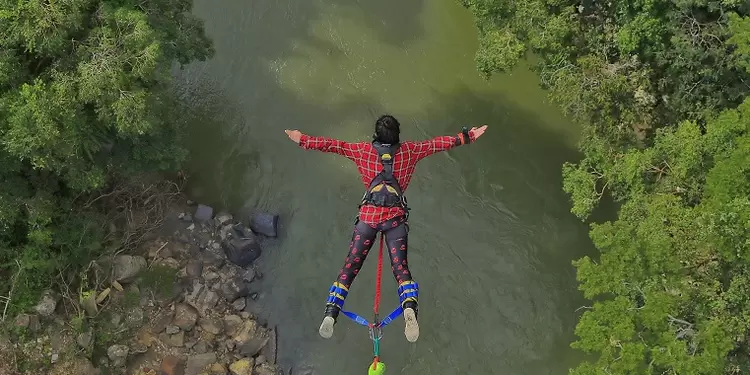 Bungee Jumping sobre el Río Fonce