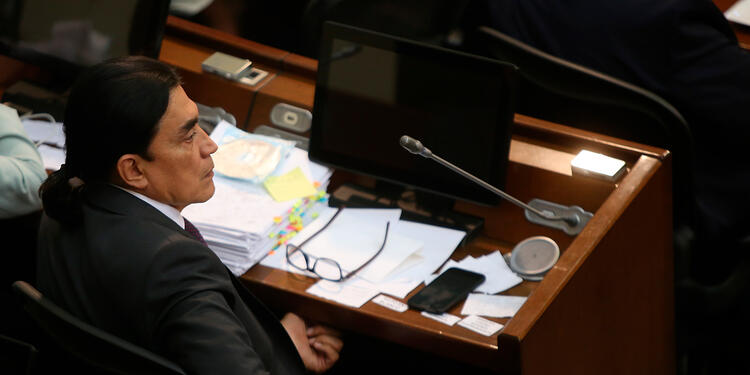 El senador Gustavo Bolívar insiste en el retorno de la tortura al país