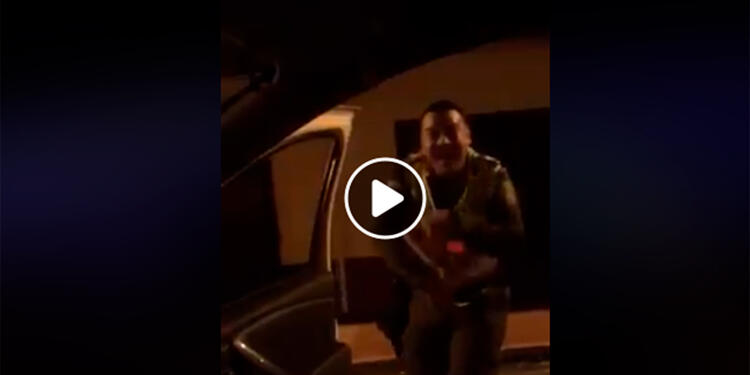 Un integrante de la Policía Nacional bailando In My Feelings Challenge Un integrante de la Policía Nacional bailando In My Feelings Challenge