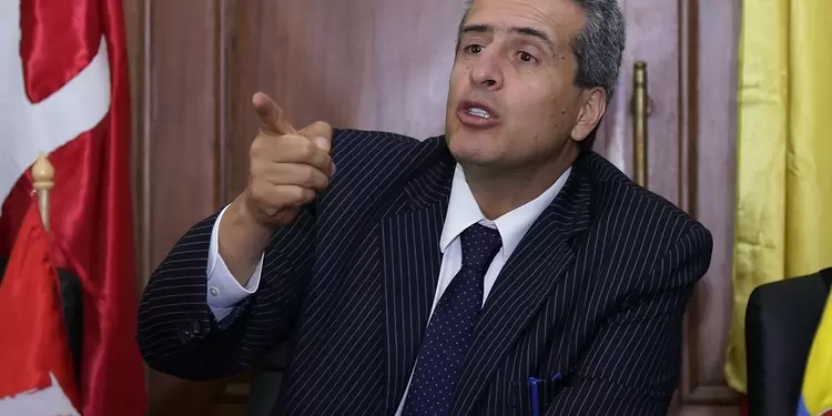 LUIS FERNANDO VELASCO