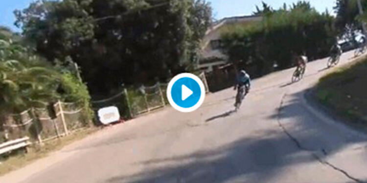 Dayer Quintana al momento de caer, en el Trofeo Matteotti disputado en Pescara (Italia)