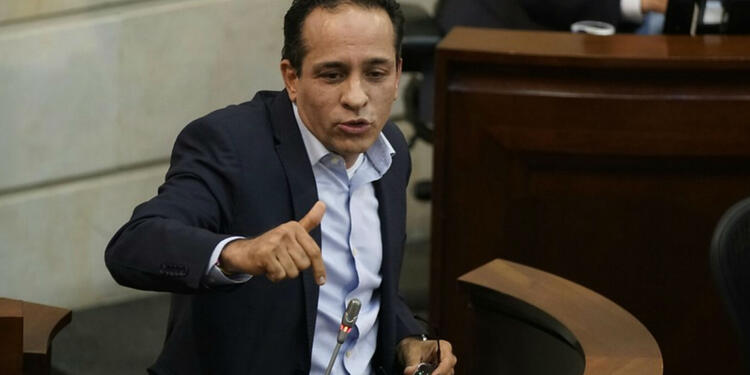 El senador Alexander López fue otro de los citantes del caso Carrasquilla