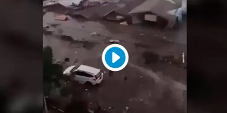 El momento exacto en que el tsunami en Indonesia arrasó con Palu