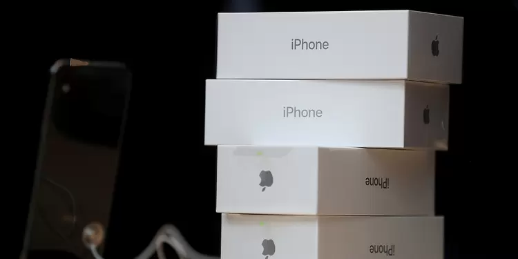 Las cajas con los nuevos iPhone de Apple
