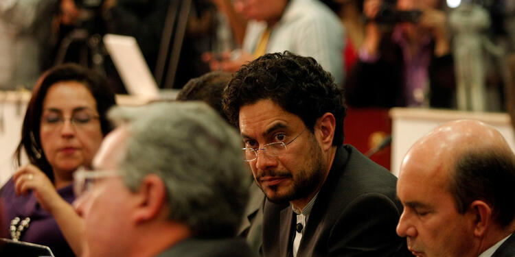 Los senadores Álvaro Uribe e Iván Cepeda.