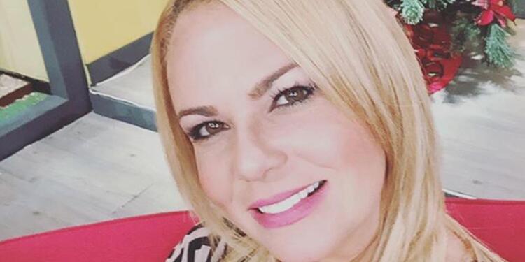 Juana Matilde era la artista del grupo de hermanas. Es la voz de la canción oficial de la novela.