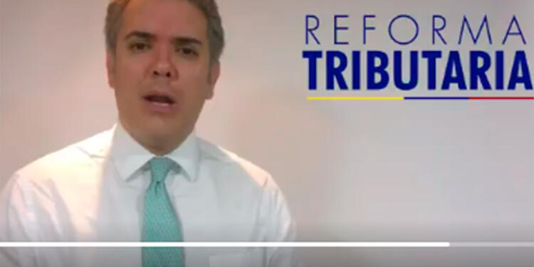 Iván Duque cuestionando la reforma tributaria del entonces presidente Juan Manuel Santos