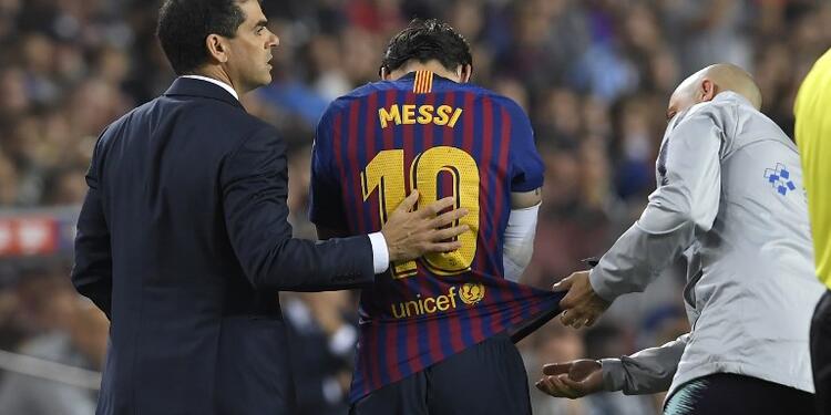 Messi sale lesionado en partido entre el Barcelona y el Sevilla Messi sale lesionado en partido entre el Barcelona y el Sevilla