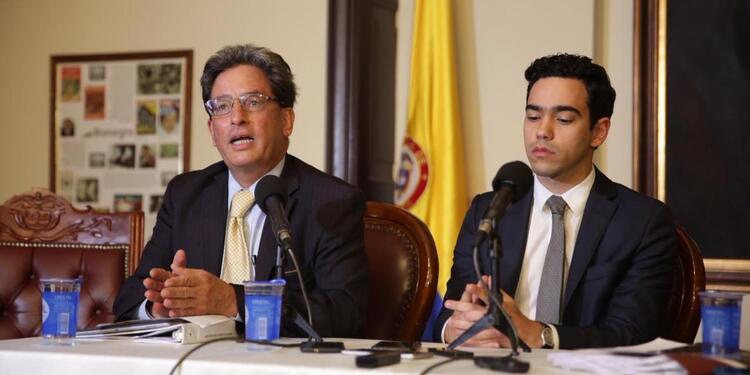 El ministro de Hacienda, Alberto Carrasquilla y el viceministro, Luis Alberto Rodríguez.