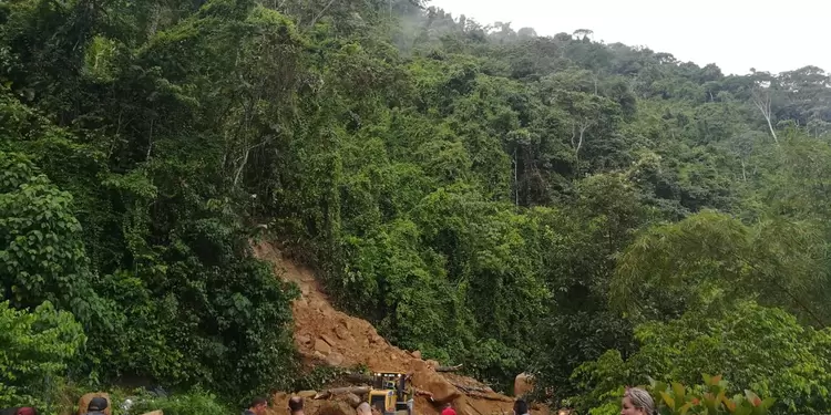 Derrumbe en San Luis que bloquea la Autopista Medellín-Bogotá