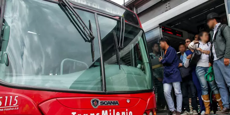 No cesa la problemática por los colados en Transmilenio. No cesa la problemática por los colados en Transmilenio.