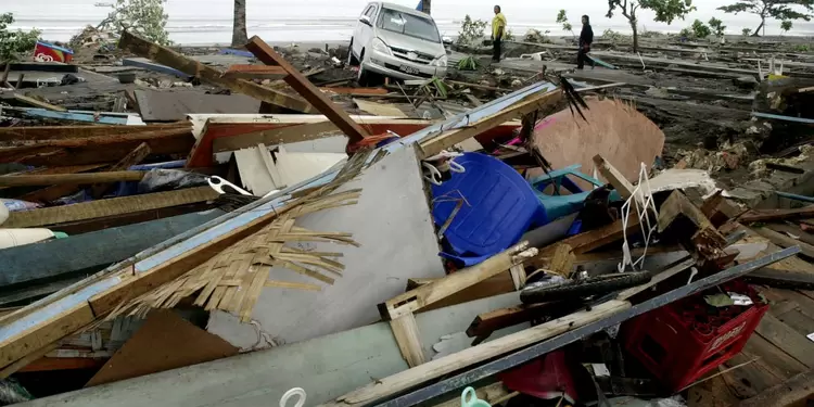 Terremoto y tsunami en las costas cercanas a Java, Indonesia.