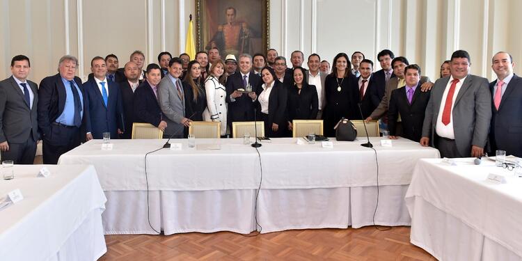 Presidente Iván Duque reunión con taxistas