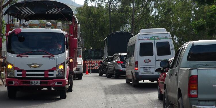 Transito congestionado Vía al Llano