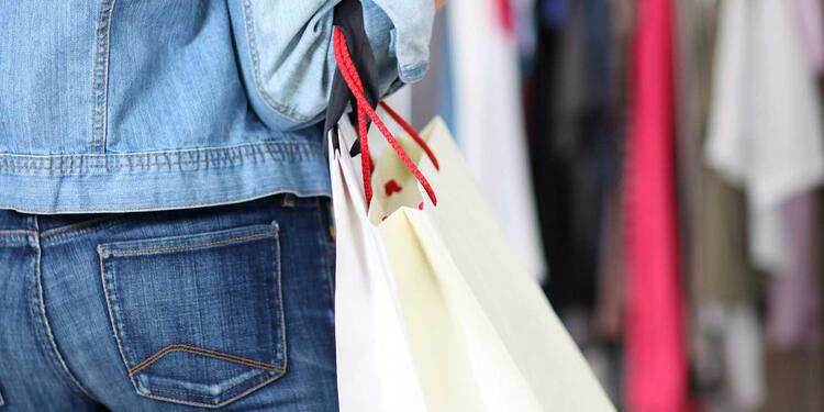 Compras Usar crédito para adquirir artículos es una forma de realizar compras