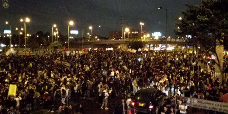 En las más recientes protestas de los estudiantes, el Transmilenio ha sido bloqueado.
