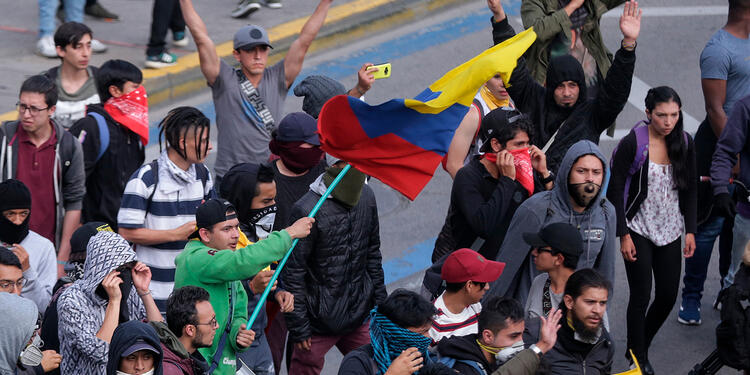 Estudiantes protestando en Bogotá