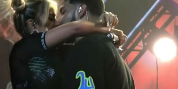 Karol G se besó con Anuel AA