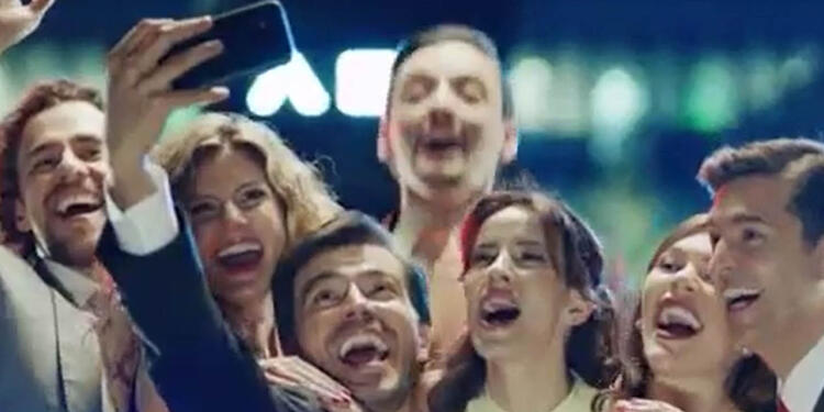 Lina Castrillón reveló las incomodidad que sintió al enterarse que debía hacer una escena de un 'trio' con poca ropa.