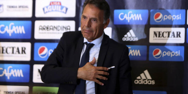 Miguel Ángel Russo le mostró cariño a la hinchada de Millonarios