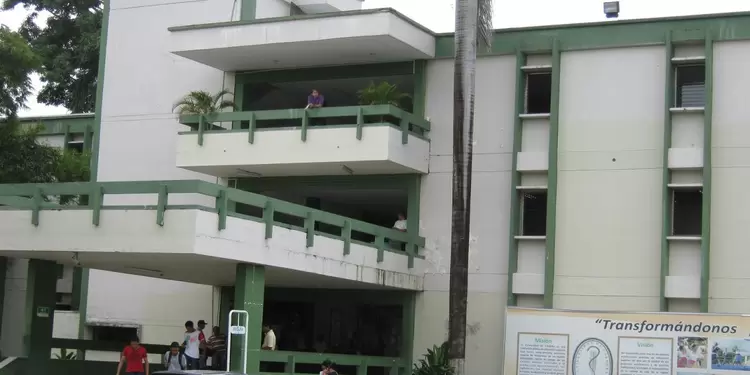 Màs de 16 mil estudiantes de la Universidad de Còrdoba afectados tras suspender semestre.