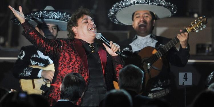 Juan Gabriel en una presentación en Las Vegas, Nevada (2009)