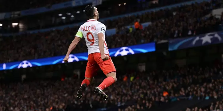 Falcao en una noche mágica de Champions tras anotarle al City en el Etihad Stadium Falcao en una noche mágica de Champions tras anotarle al City en el Etihad Stadium