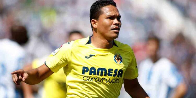 Carlos Bacca jugando con el Villarreal de España