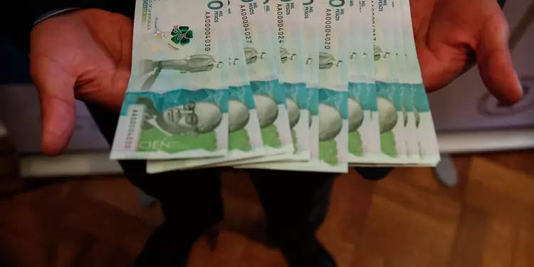 Billetes de 100 mil pesos colombianos