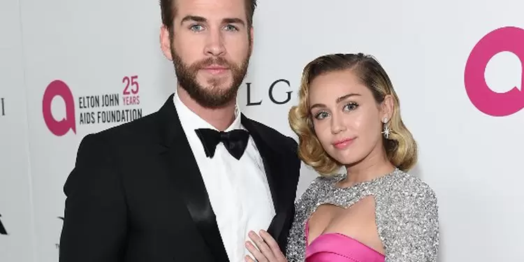 La joven cantante confirmó a través de redes sociales su unión matrimonial con el actor.