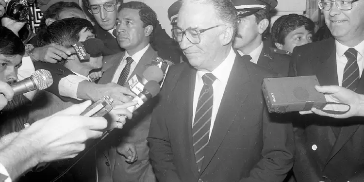 Así fue la vida de Belisario Betancur En su presidencia, Belisario Betancur afrontó también el desastre de Armero, en el norte de Bolívar, causado por el Volcán Arenas del Nevado de Ruiz.