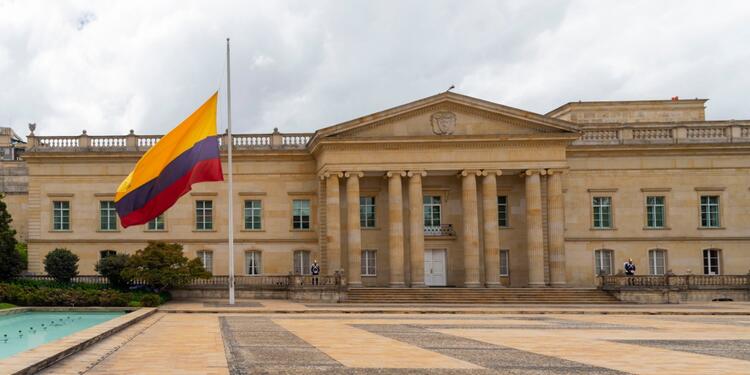Casa de Nariño Bandera Colombia media asta Casa de Nariño