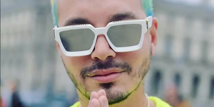 El cantante urbano se defendió de los fuertes comentarios de un usuario que le discutió por, supuestamente, no preocuparse por el país y si por Venezuela.