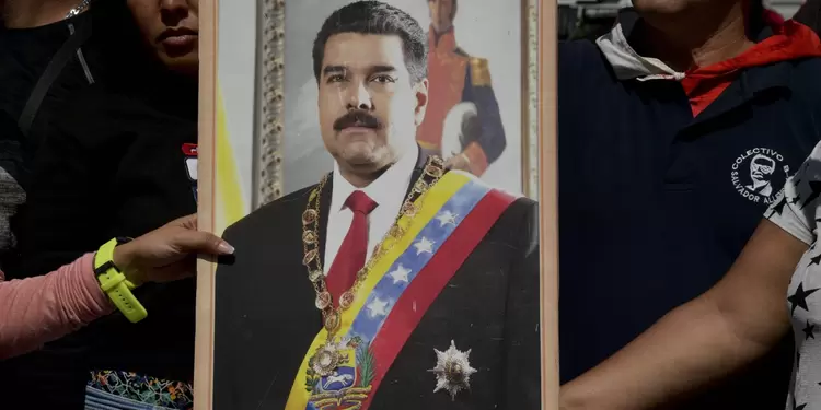 Nicolás Maduro se posesionó para asumir el poder hasta 2025.