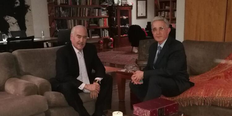 Uribe y Pastrana, de nuevo contra Juan Manuel Santos Uribe y Pastrana, de nuevo contra Juan Manuel Santos