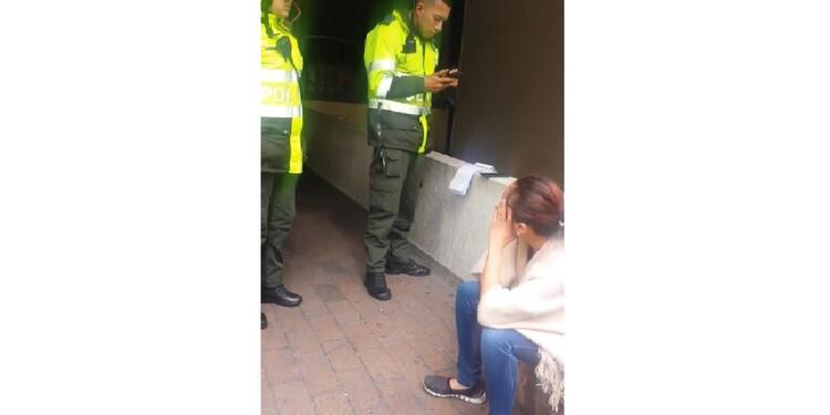 Le impusieron una multa por preguntar por el costo de una empanada en la calle.