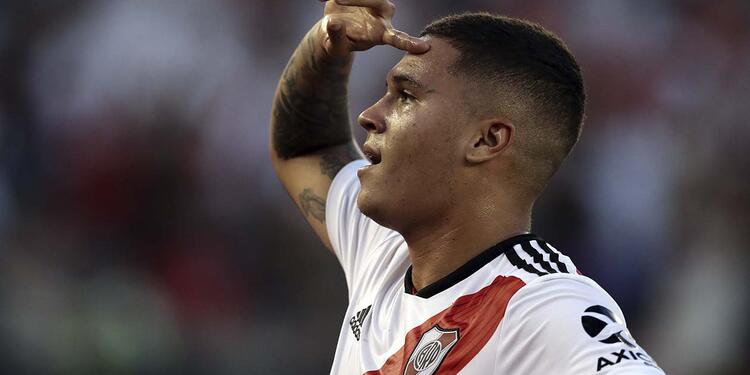 Juan Fernando Quintero celebrando un gol con River