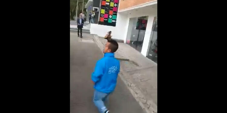 Motociclista insulta a guardián del espacio público