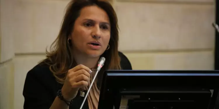 La senadora Paola Holguín
