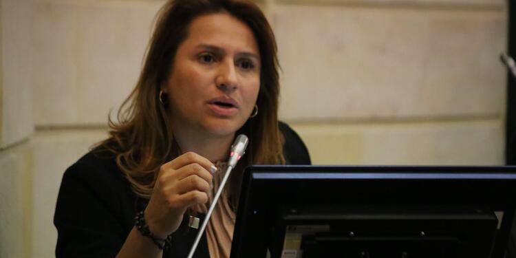 La senadora Paola Holguín